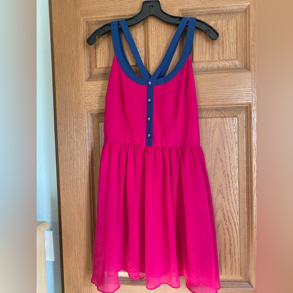 Forever 21 pink chiffon-esque dress. Size M.